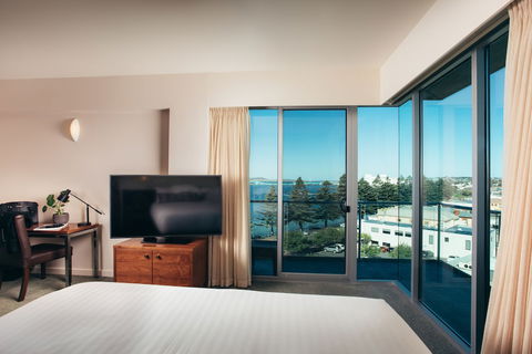 The Port Lincoln Hotel - Accommodation QLD 6