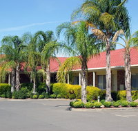 Pines Country Club Motor Inn - Accommodation QLD