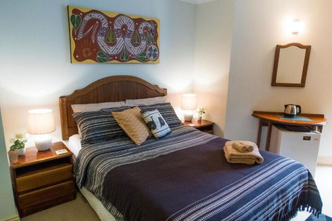 Ruskin House - Accommodation QLD 7