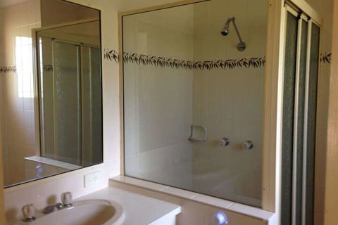 Country Rose Motel Warwick - Accommodation QLD 5