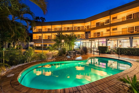 Camelot Motel - Accommodation QLD 2