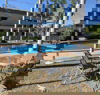 Pine Tree Motel - Accommodation QLD