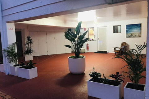 Ocean Breeze Motel - Accommodation QLD 1