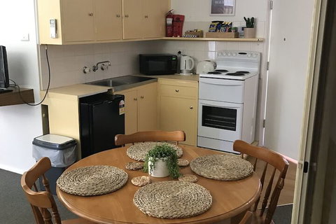 Ocean Breeze Motel - Accommodation QLD 4