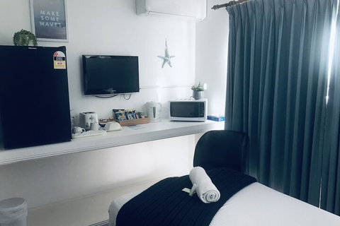 Ocean Breeze Motel - Accommodation QLD 6