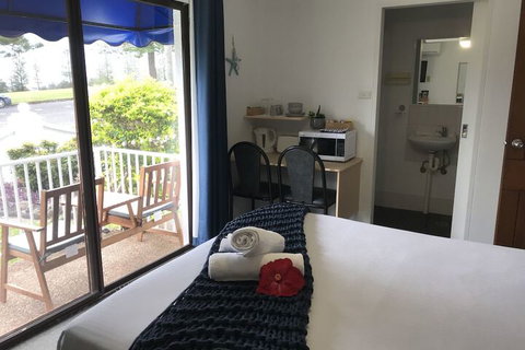 Ocean Breeze Motel - Accommodation QLD 5