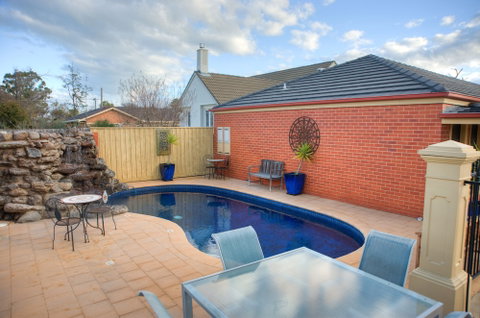 The Georgian Motor Lodge - Accommodation QLD 4