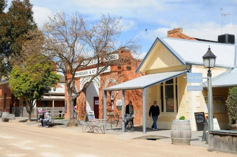 The Georgian Motor Lodge - Accommodation QLD 1