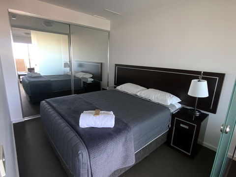 Honeysuckle Executive Apartments - Accommodation QLD 6