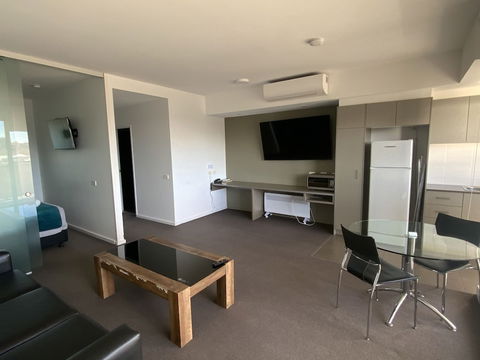 Honeysuckle Executive Apartments - Accommodation QLD 4