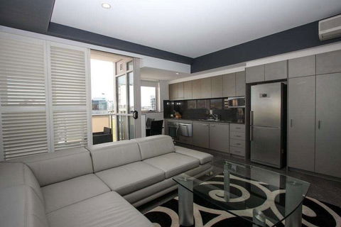 Honeysuckle Executive Apartments - Accommodation QLD 3
