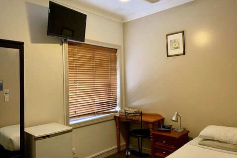 Ashfield Manor - Accommodation QLD 7