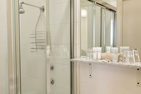 Ashfield Manor - Accommodation QLD 6