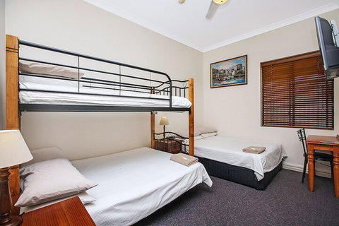 Ashfield Manor - Accommodation QLD 5