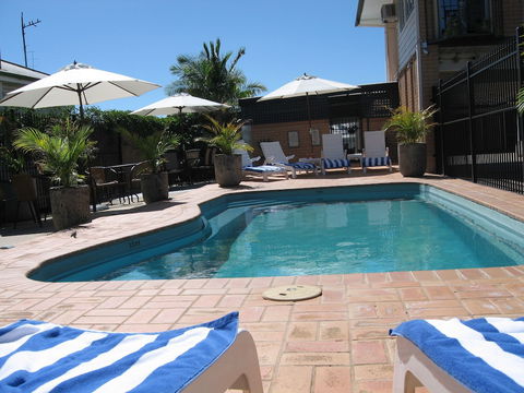 Golden Harvest Motor Inn - Accommodation QLD 3