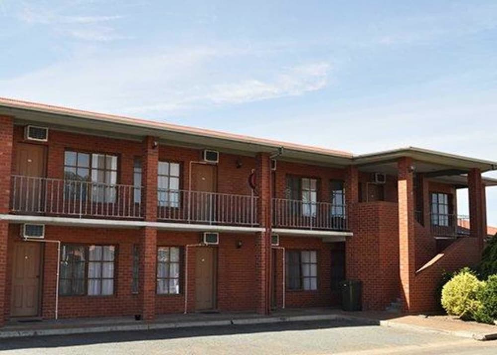 Pine Lodge VIC Accommodation QLD