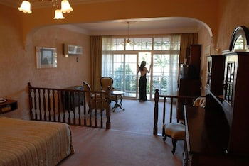 Victoria House Motor Inn - Accommodation QLD 6