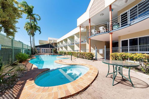 Tropical Queenslander - Accommodation QLD 3