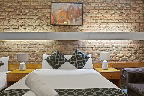 The Settlement Historic Hotel - Accommodation QLD 6