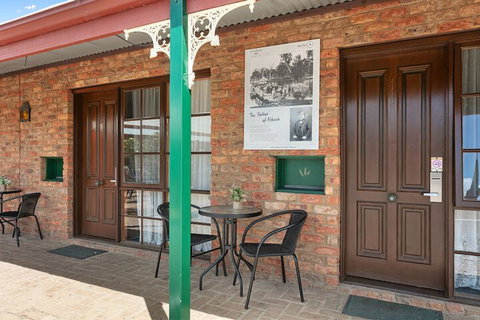 The Settlement Historic Hotel - Accommodation QLD 2