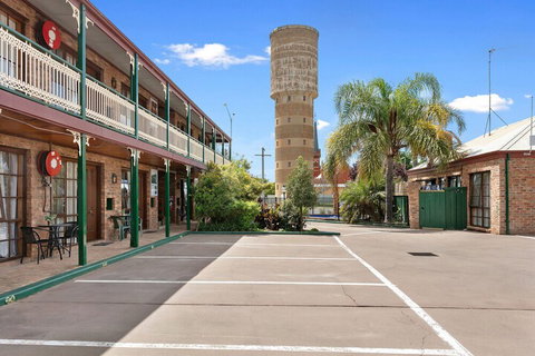The Settlement Historic Hotel - Accommodation QLD 3