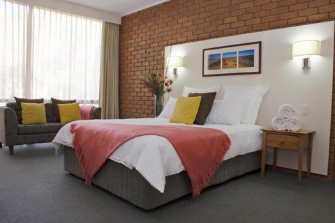 Alice In The Territory - Accommodation QLD 4