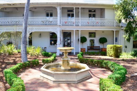 Richmond Hill Hotel - Accommodation QLD 0