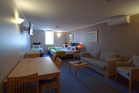 Quest Waterfront Serviced Apartments - Accommodation QLD 3
