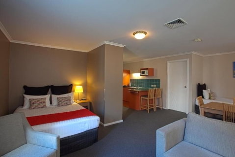 Quest Waterfront Serviced Apartments - Accommodation QLD 2