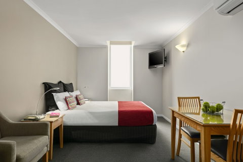 Quest Waterfront Serviced Apartments - Accommodation QLD 4