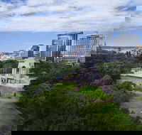 Hyde Park Inn - Accommodation QLD