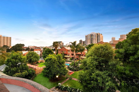 Comfort Apartments Royal Gardens - Accommodation QLD 2