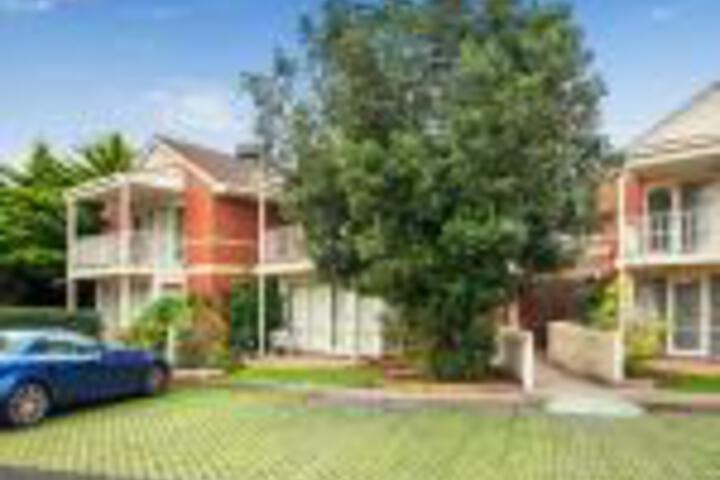 Ivanhoe VIC Accommodation QLD