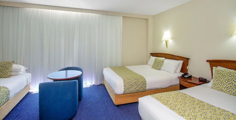 NOAH'S On The Beach - Accommodation QLD 3