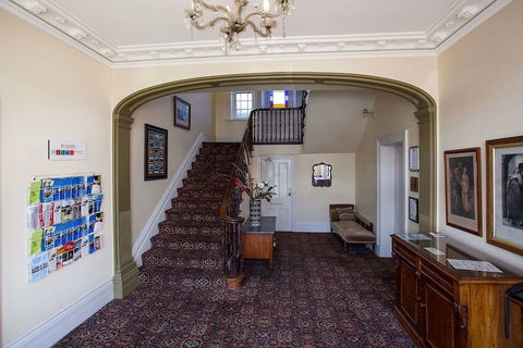 Quality Hotel Bentinck - Accommodation QLD 4