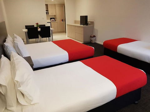 Quality Hotel Manor - Accommodation QLD 3