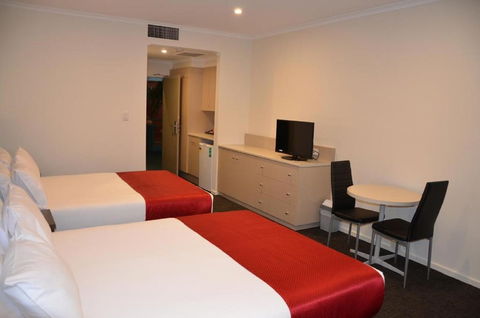 Quality Hotel Manor - Accommodation QLD 4