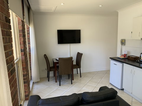 Ensenada Motor Inn And Suites - Accommodation QLD 1