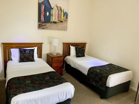 Ensenada Motor Inn And Suites - Accommodation QLD 2