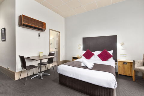 Adelaide Paringa - Accommodation QLD 6