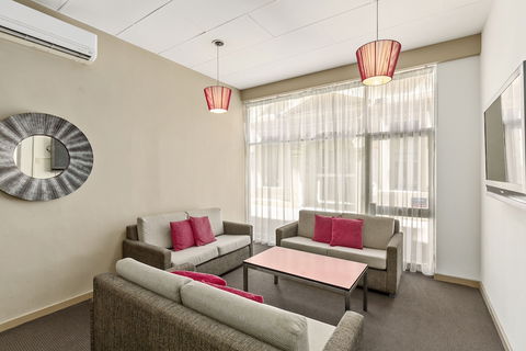 Adelaide Paringa - Accommodation QLD 1