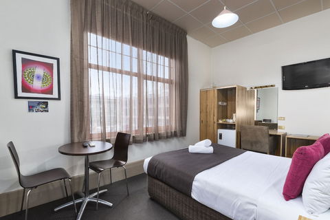 Adelaide Paringa - Accommodation QLD 5