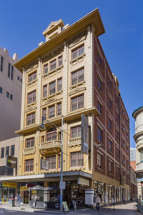 Adelaide Paringa - Accommodation QLD 0