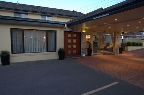 Country Plaza Queanbeyan - Accommodation QLD 2