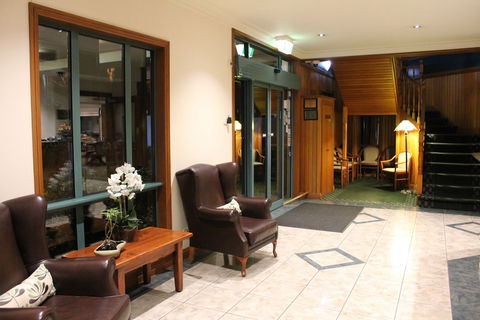 Gateway On Monash Boutique Hotel - Accommodation QLD 4