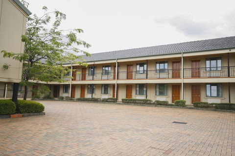 Gateway On Monash Boutique Hotel - Accommodation QLD 0