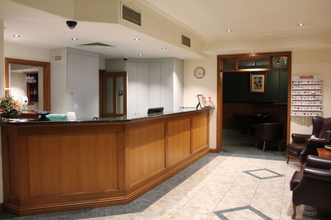Gateway On Monash Boutique Hotel - Accommodation QLD 2