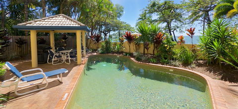 On The Beach Holiday Apartments - Accommodation QLD 6