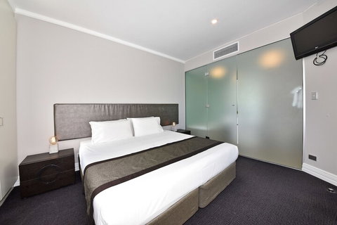 Mullaloo Beach Hotel & Apartments - Accommodation QLD 3