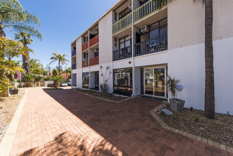 Billabong Backpackers Resort - Accommodation QLD 0
